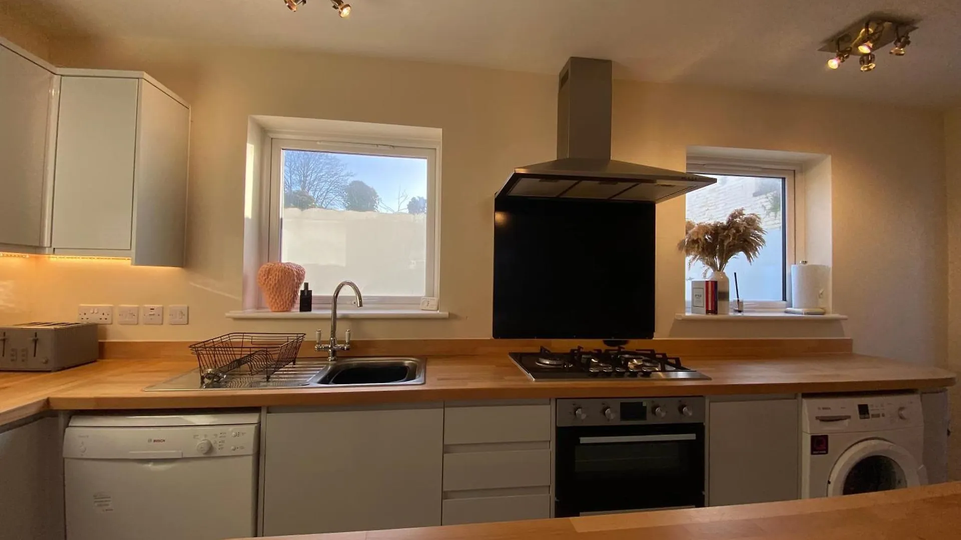 Cosy 3 Bedroom House, Bath Road, Cheltenham 0*,
